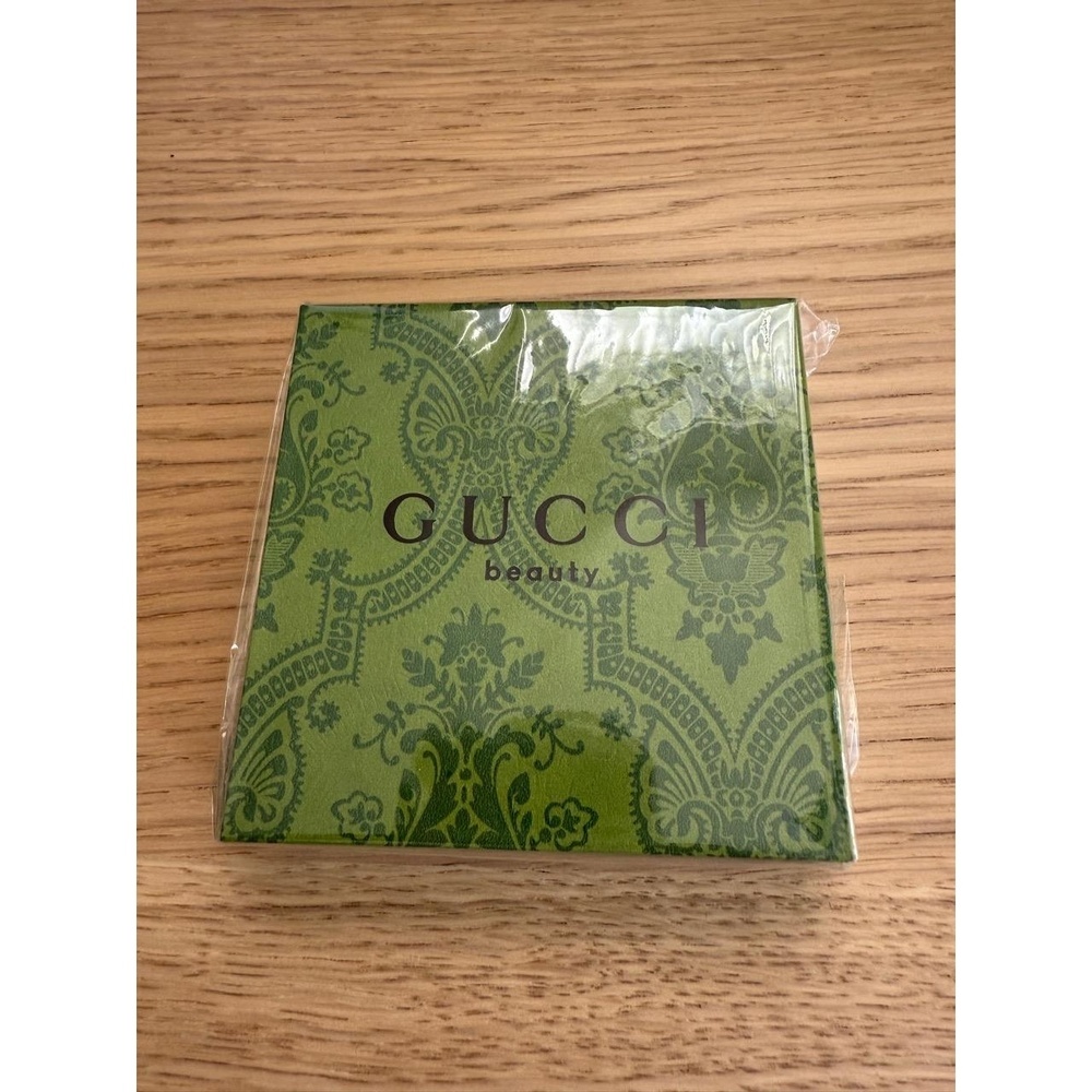 NIB Gucci Beauty Silver Embossed Compact Mirror - Picture 5 of 5